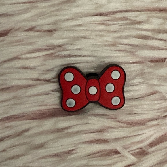 Minnie Mouse Bow Croc Charm - Picture 2 of 2